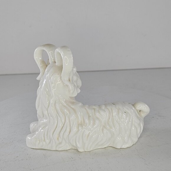 Vintage Ceramic Ram Figurine White Bighorn Sheep Goat Curved Horns *Chip* - Picture 4 of 9